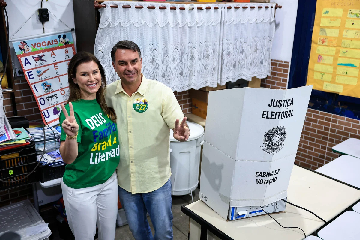 Flávio busca Centrão e conta com aliados para ampliar votos no 2º turno