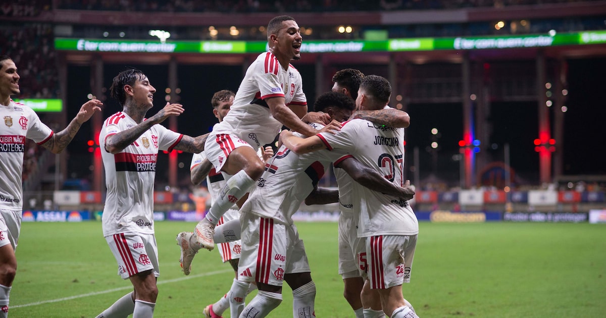 Flamengo desencanta no 2º tempo, vence o Bahia e mantém liderança do Brasileirão