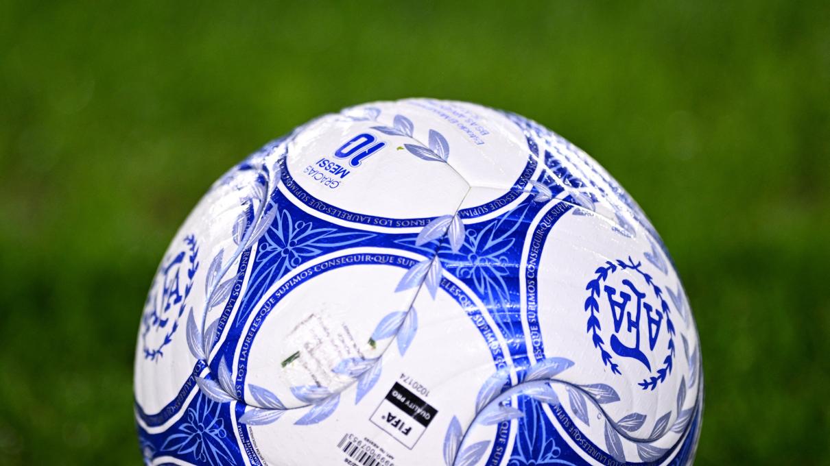 Argentina esmaga a Burkina Faso por 7-0 con un balón en homenaje a Lionel Messi