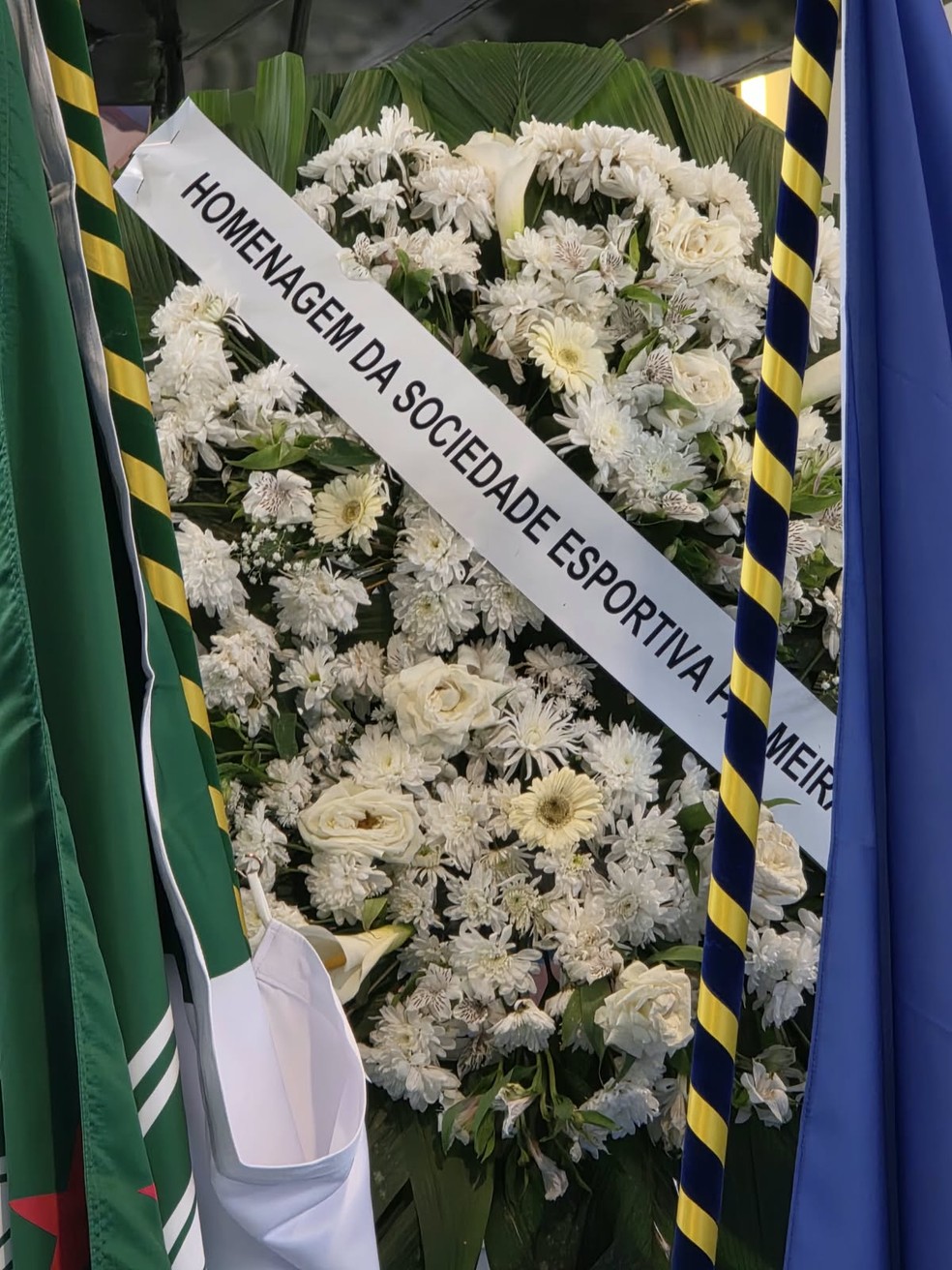Corpo de Lito Sousa é velado em São Paulo; familiares e fãs se despedem