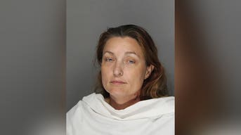 Mãe do Texas enfrenta acusações de homicídio capital após supostamente atirar nos dois filhos até matá-los