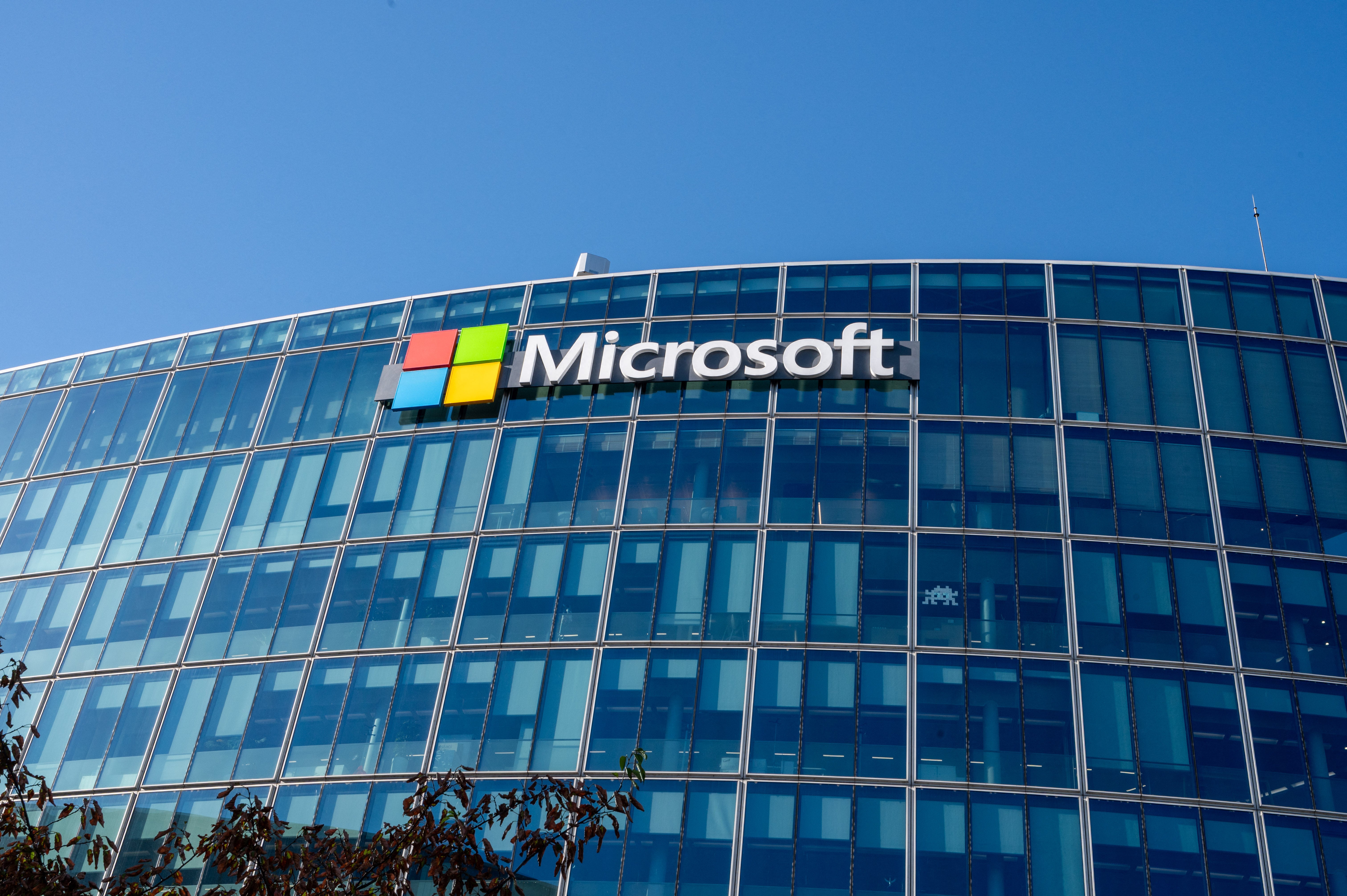 Vance suspende o programa de green card da Microsoft à medida que o CEO está prestes a receber um prêmio prestigioso de Trump