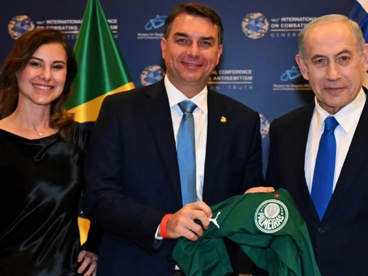 Netanyahu parabeniza Flávio por vencer 1º turno e deseja sorte: "Meu amigo"