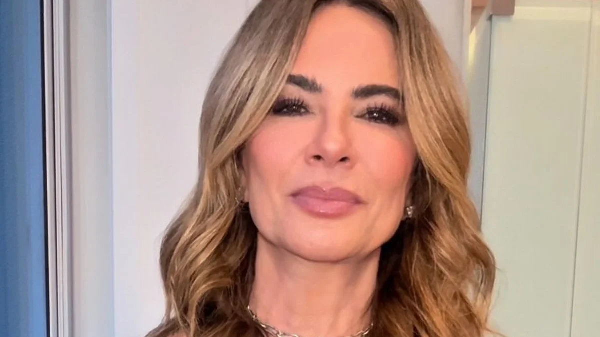 Após ação de despejo, Luciana Gimenez ironiza chegada de contas para pagar