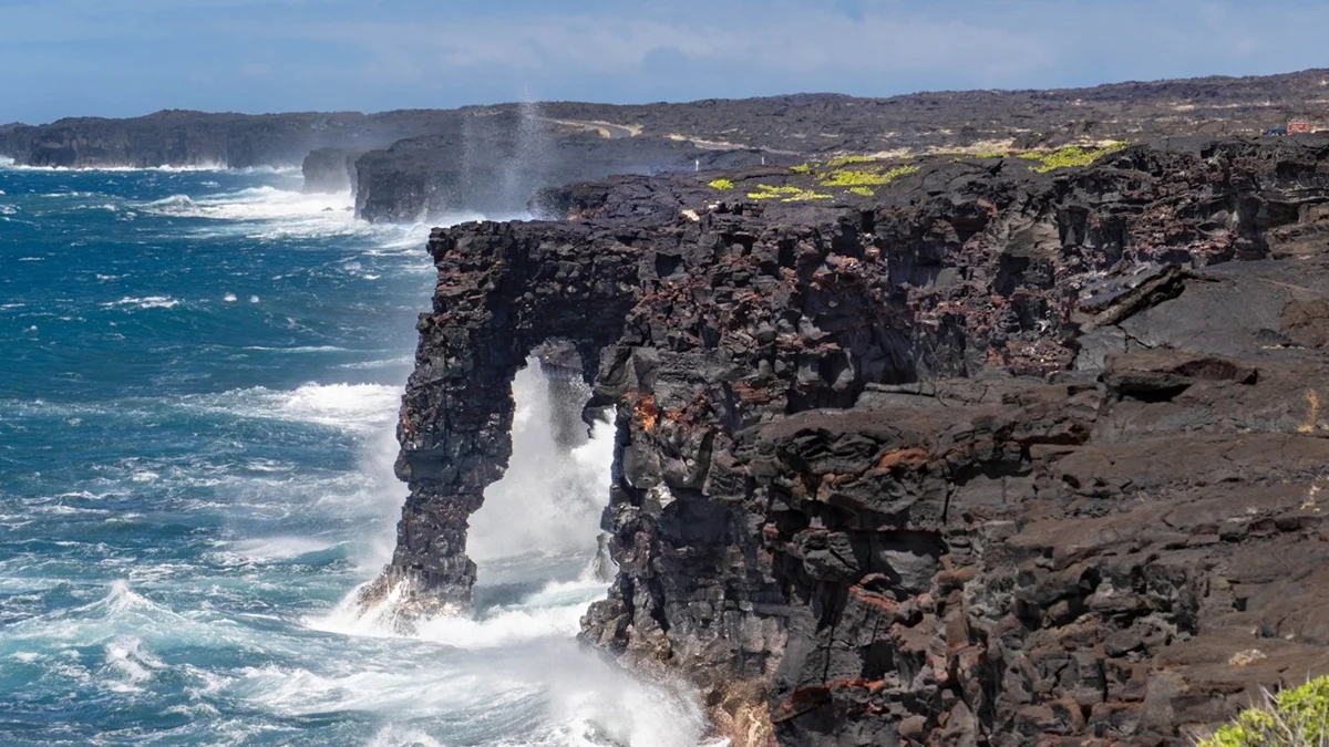 Famoso arco de larvas de 500 anos do Havaí desaba após tempestade