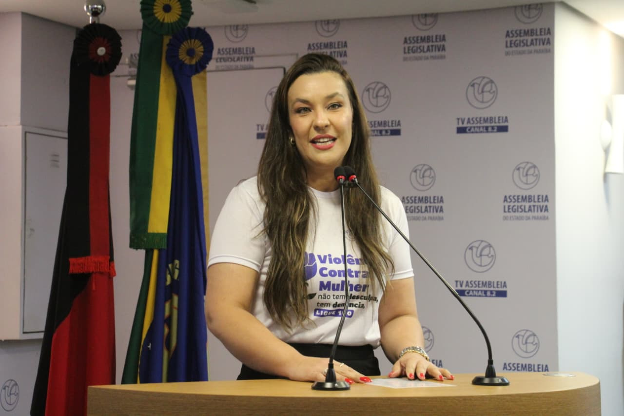 Leis de Camila Toscano reforçam acolhimento e assistência a mulheres com câncer de mama