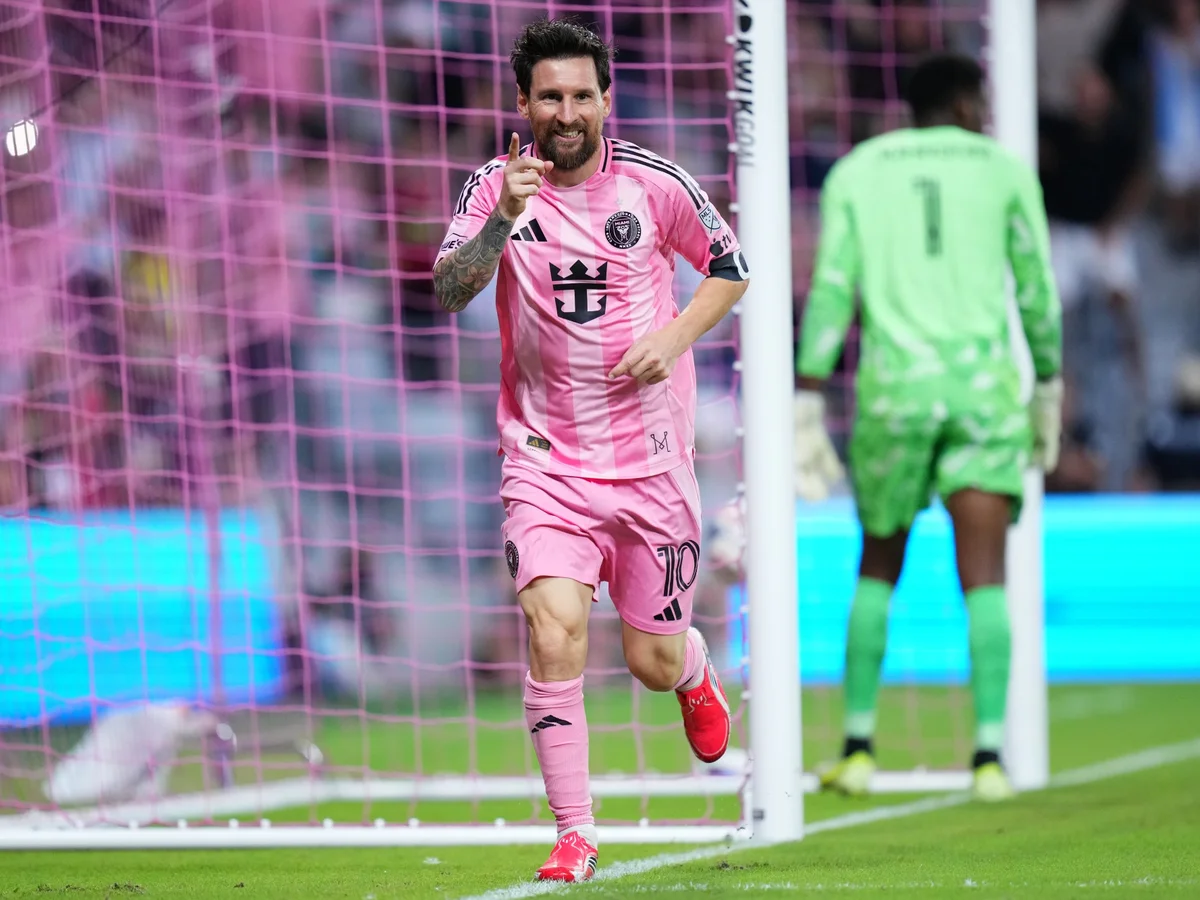 Após despedida da Argentina, Messi faz dois gols e chega a 934 na carreira