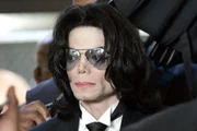 Imagem da matéria: Icônica jaqueta usada por Michael Jackson em Thriller vai a leilão
