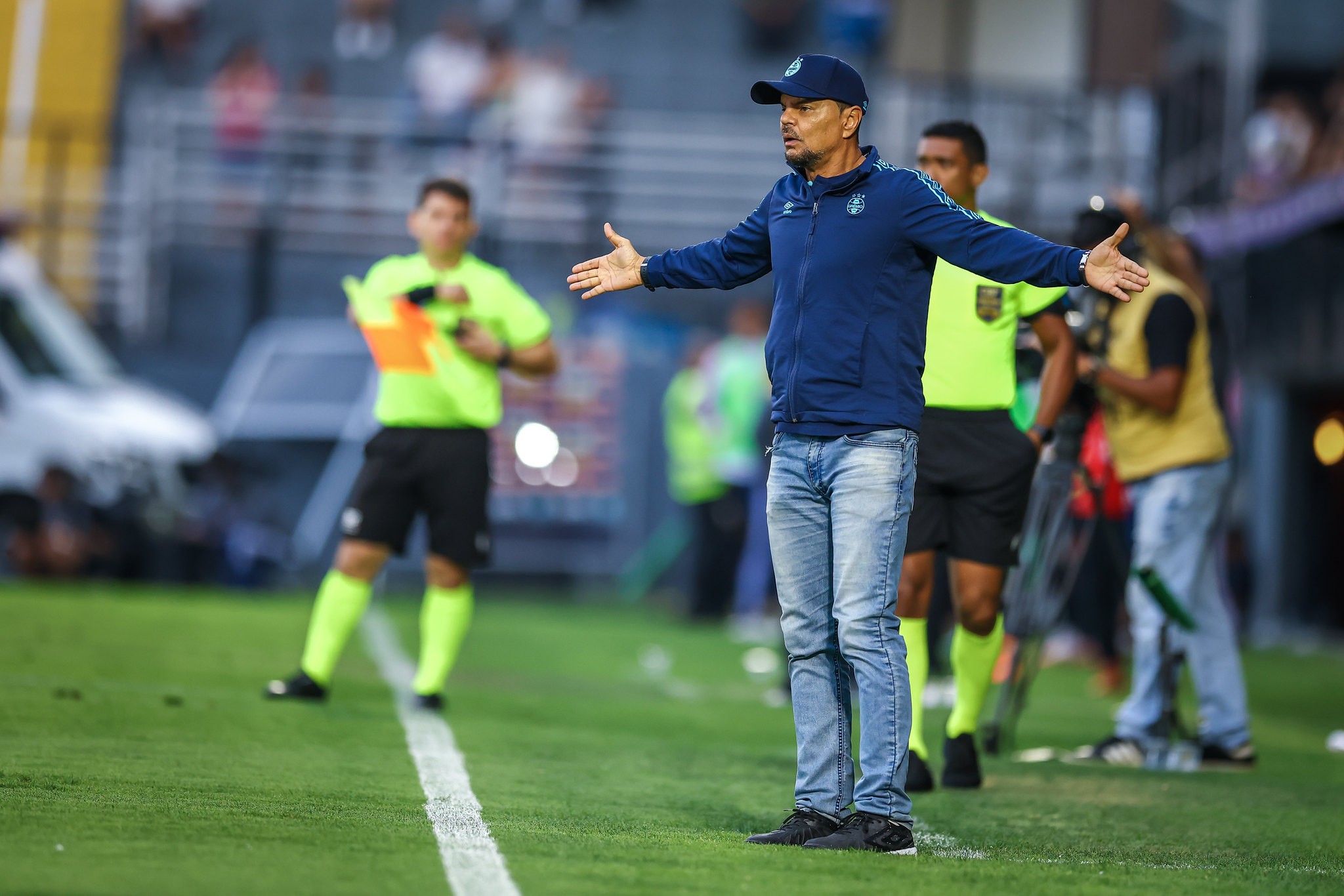 Auxiliar técnico do Grêmio tem prisão revogada após pedido da defesa