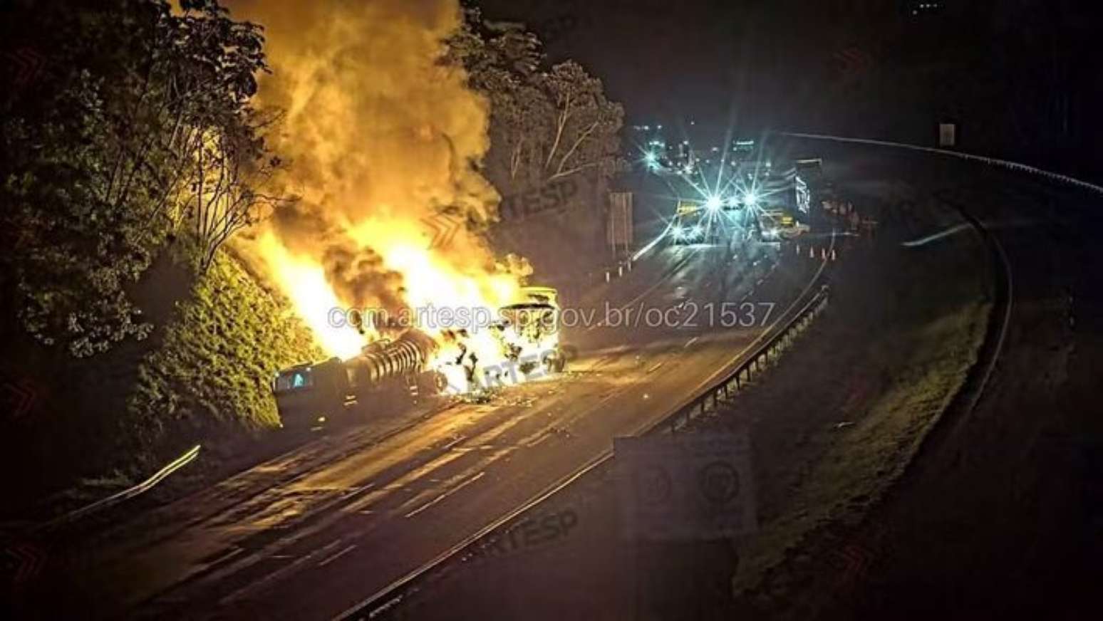 Acidente entre duas carretas aconteceu no km 61 do Rodoanel
