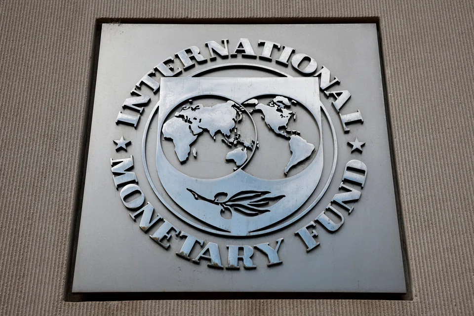 FMI diz que investimentos em IA sustentam o crescimento global, mas guerra e dívida ameaçam as perspectivas