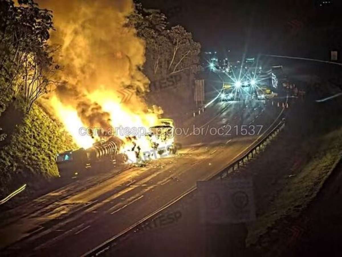 Acidente entre carretas provoca incêndio e interdita Rodoanel em SP; veja trecho afetado