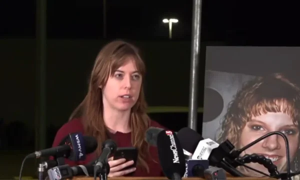Mulher que sobreviveu a execução "abriu um sorriso enorme", diz jornalista