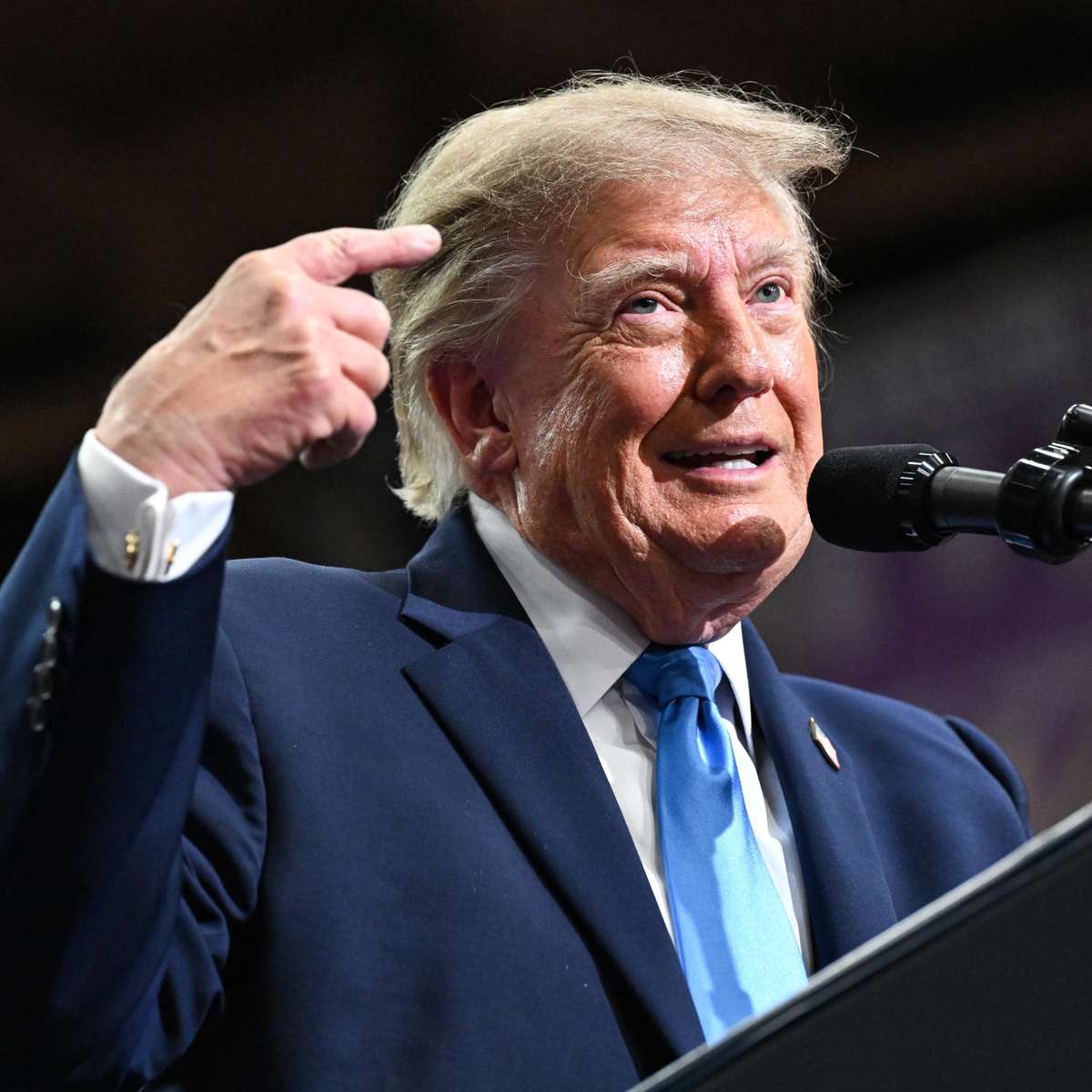 Trump ordena que atirador que matou 13 pessoas no Texas seja executado por fuzilamento