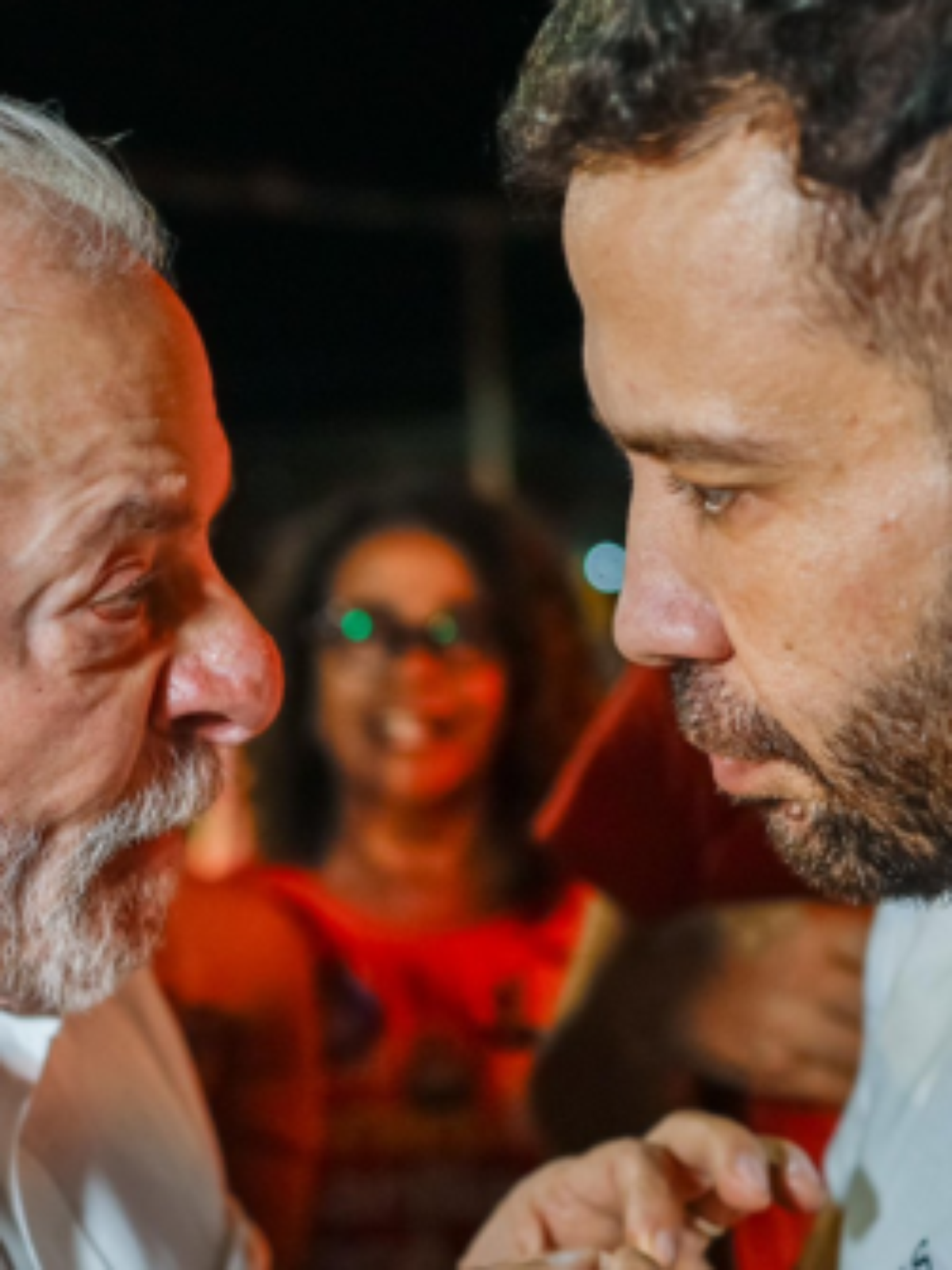 Janones cria canal no Whatsapp para ajudar Lula e chega 1 milhão de inscritos