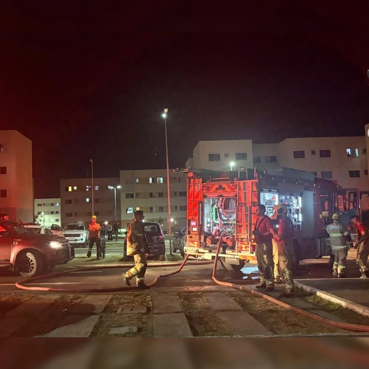 Apartamento é consumido por chamas e muita fumaça no DF