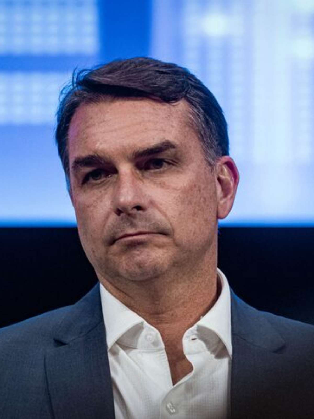 Flávio Bolsonaro diz que serviço contratado nos EUA não viola lei; Elytron diz que atua no segmento de segurança