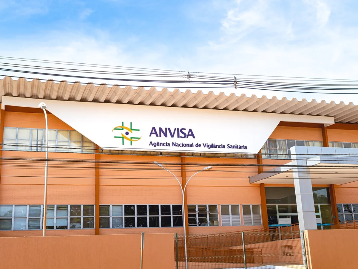 Anvisa suspende lote falso de gel íntimo e apreende antitranspirante