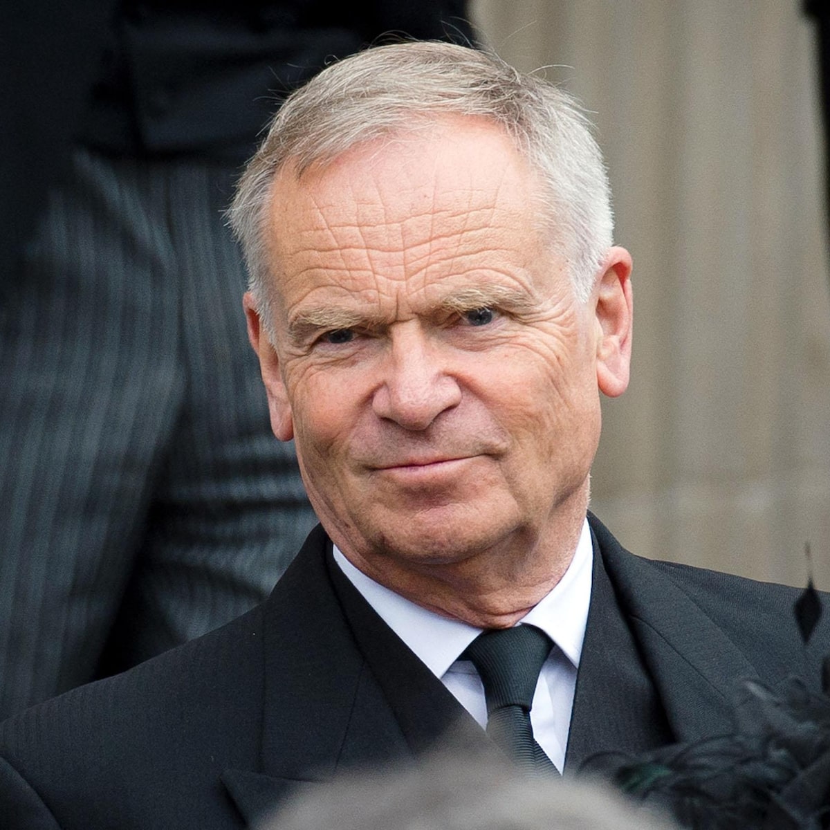 Morre Jeffrey Archer, escritor britânico e político que foi aliado a Margaret Thatcher