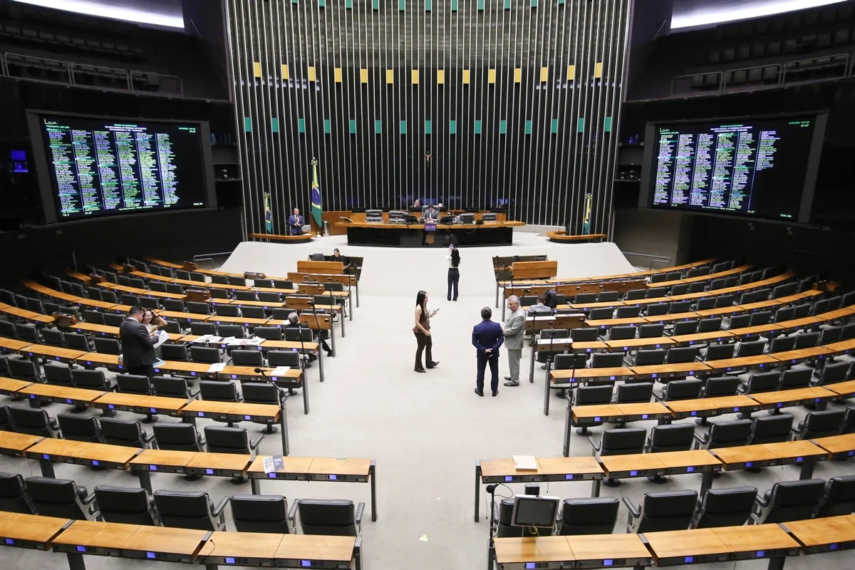Concurso da Câmara dos Deputados: inscrições começam em 15/10 com 184 vagas