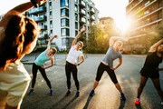 Exercícios para fortalecer os braços e preservar a força após os 50 anos