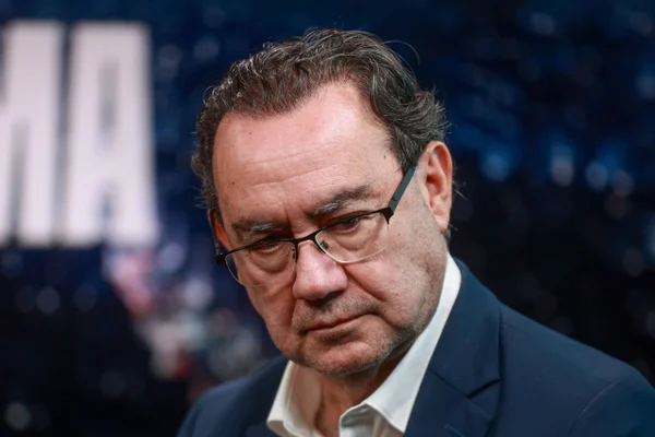 Augusto Cury viaja para o exterior e adia anúncio sobre apoio no 2º turno