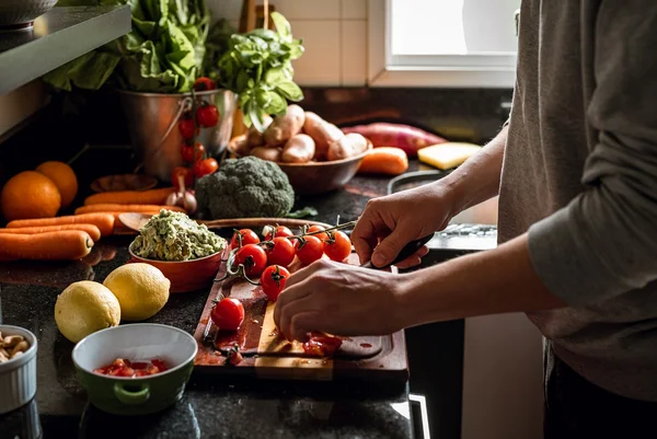 Truque com brócolis ralado deixa a omelete mais nutritiva; faça no jantar
