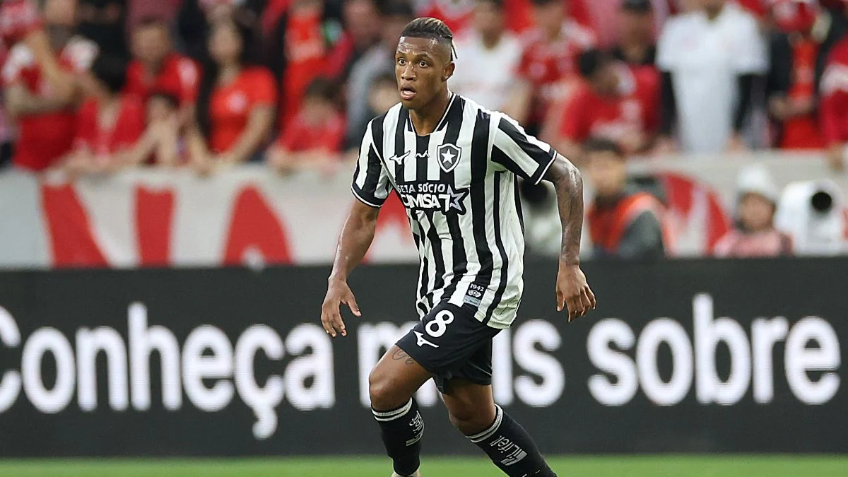 Danilo Santos, do Botafogo, tem dores musculares e desfalca a equipe