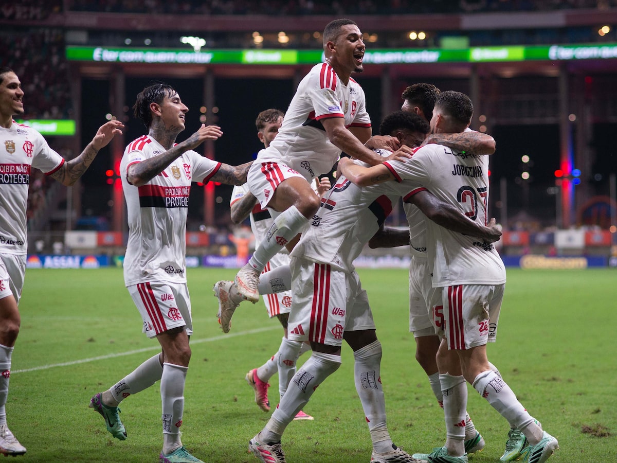 Flamengo desencanta no 2º tempo, vence o Bahia e mantém liderança do Brasileirão