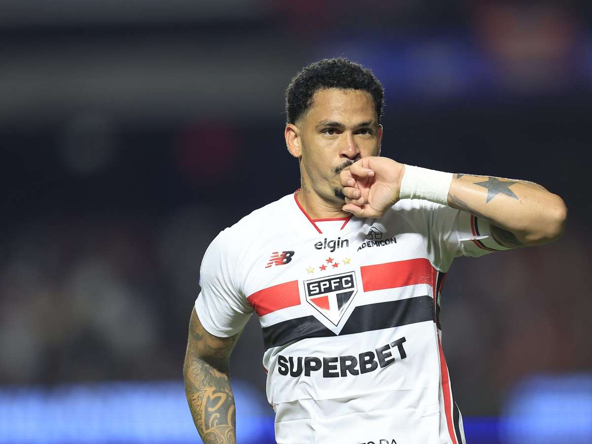 Clubes seguem com bets nas camisas em retorno do Brasileirão; saiba o motivo