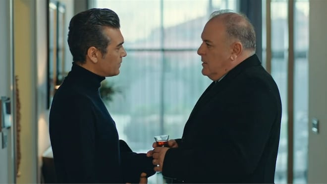 Em Iludida, acidente acontece durante intensa discussão entre Selçuk, Nil e Volkan